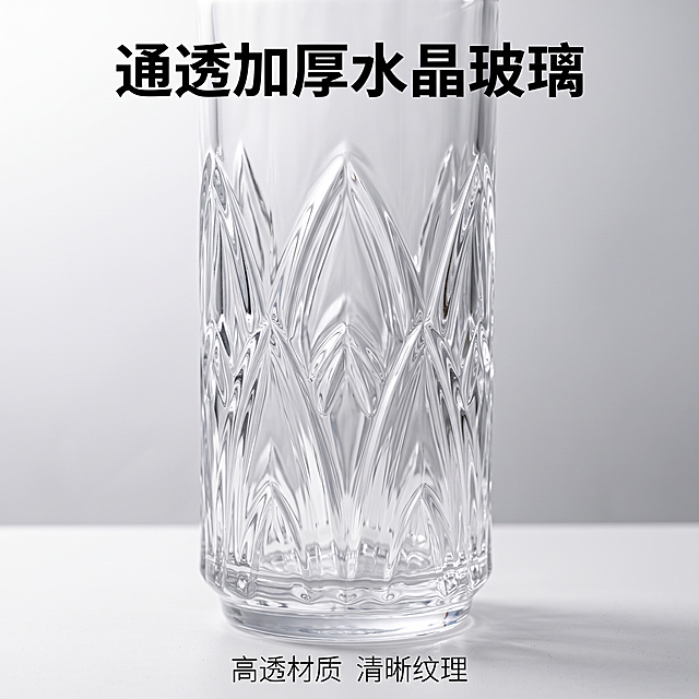 [主图-2] 中艺玻璃杯通透水晶玻璃材质细节展示。保持玻璃杯外观（物理结构、材质质感、颜色）与输入产品图绝对一致，杜绝任何变形和色差，精细化处理。画面氛围为简约家居氛围，柔和室内光，写实摄影质感。玻璃杯以侧逆光放置在纯白磨砂台面上，突出玻璃通透折射效果，背景为浅灰色渐变。商品主体占比约65%。光影：侧逆光为主光，突出加厚玻璃通透感，菱纹浮雕产生自然光影折射，纹理清晰立体。配色：浅灰+白色干净背景，衬托玻璃透明质感。视角构图：45度侧视，特写拍摄，聚焦杯身纹理部分，景深较浅突出纹理细节。文字版式：顶部大字标题“通透加厚水晶玻璃”，黑色居中粗体；底部留白标注“高透材质 清晰纹理”，小号文字不抢主体。比例分辨率：1:1 比例，4K 分辨率，文字清晰锐利，画面超高清。负向提示词：变形，文字错乱，产品图模糊，背景杂乱，水印，电商平台Logo，耐摔，食品级，耐高温