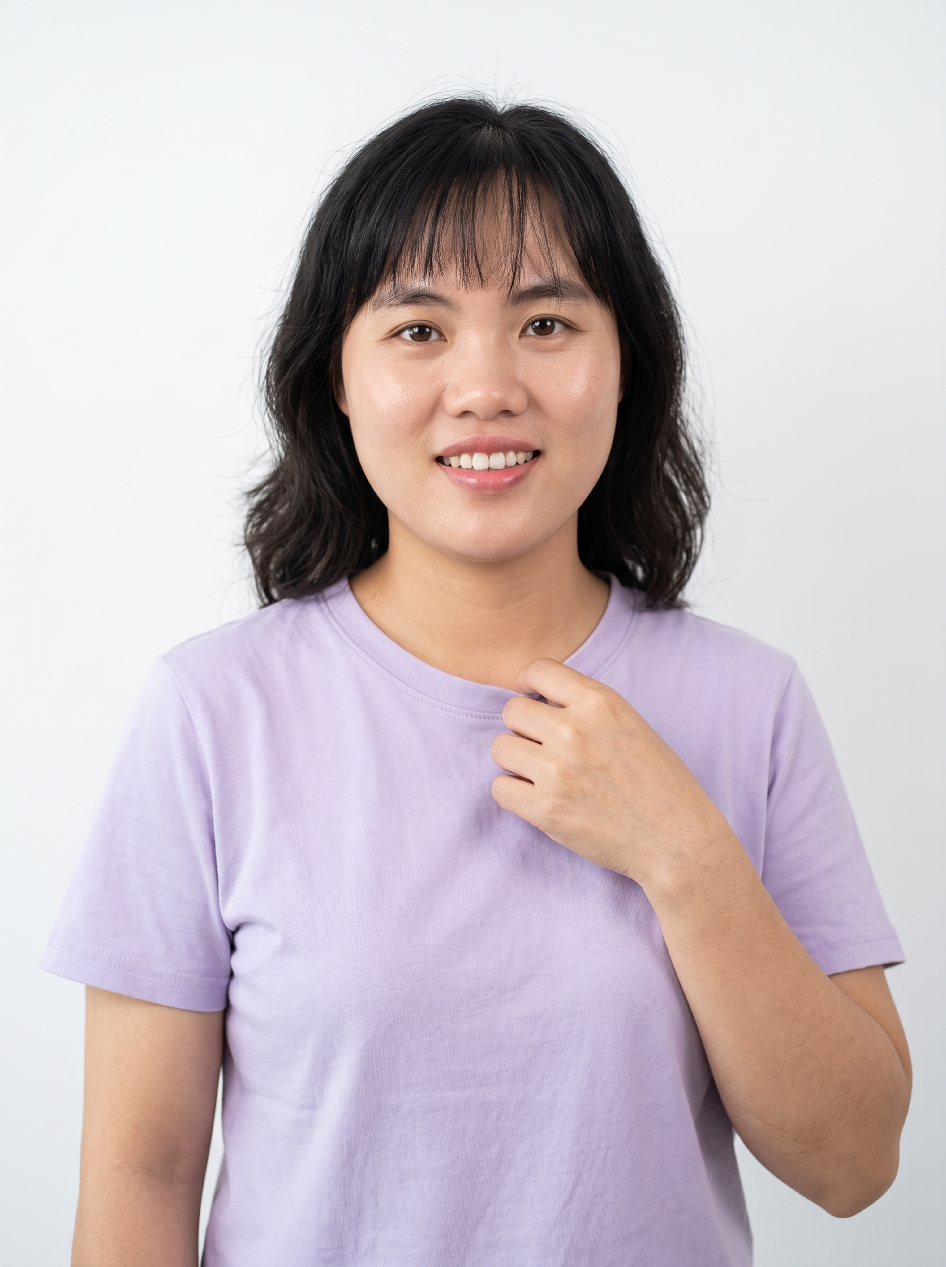 参考图中保留人物脸型、发型、年龄等特征生成高级月嫂职场形象照，… - 图片创意预览