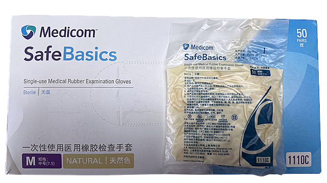 根据原图重新生成清晰的 Medicom SafeBasics 一次性使用医用橡胶检查手套产品包装盒图片，保留所有原包装盒上的文字信息、品牌Logo和产品规格信息，整体构图和原图保持一致，提升清晰度和质感