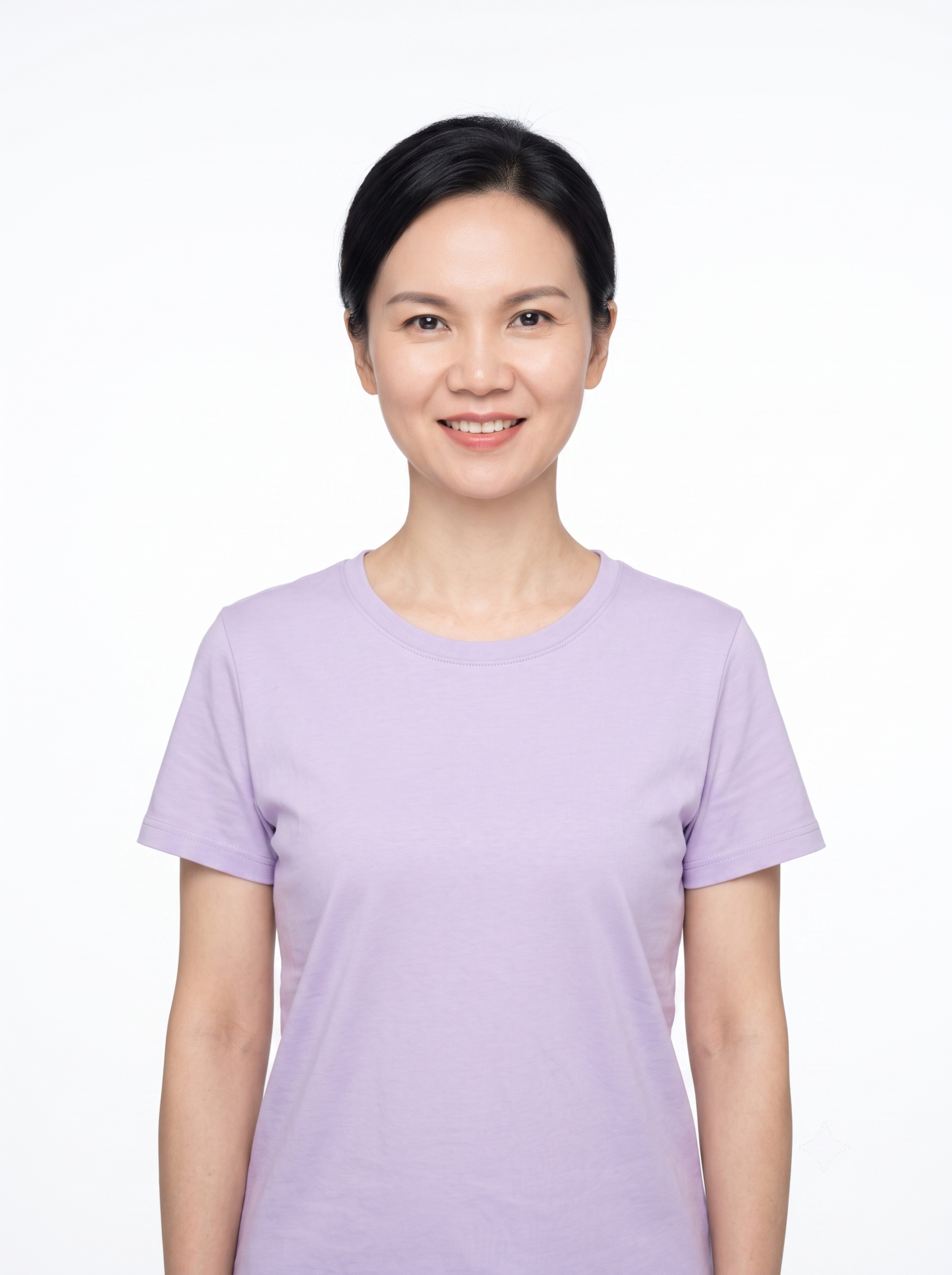 参考图中保留人物脸型、发型、年龄等特征生成月嫂职场形象照,标准… - 图片创意预览