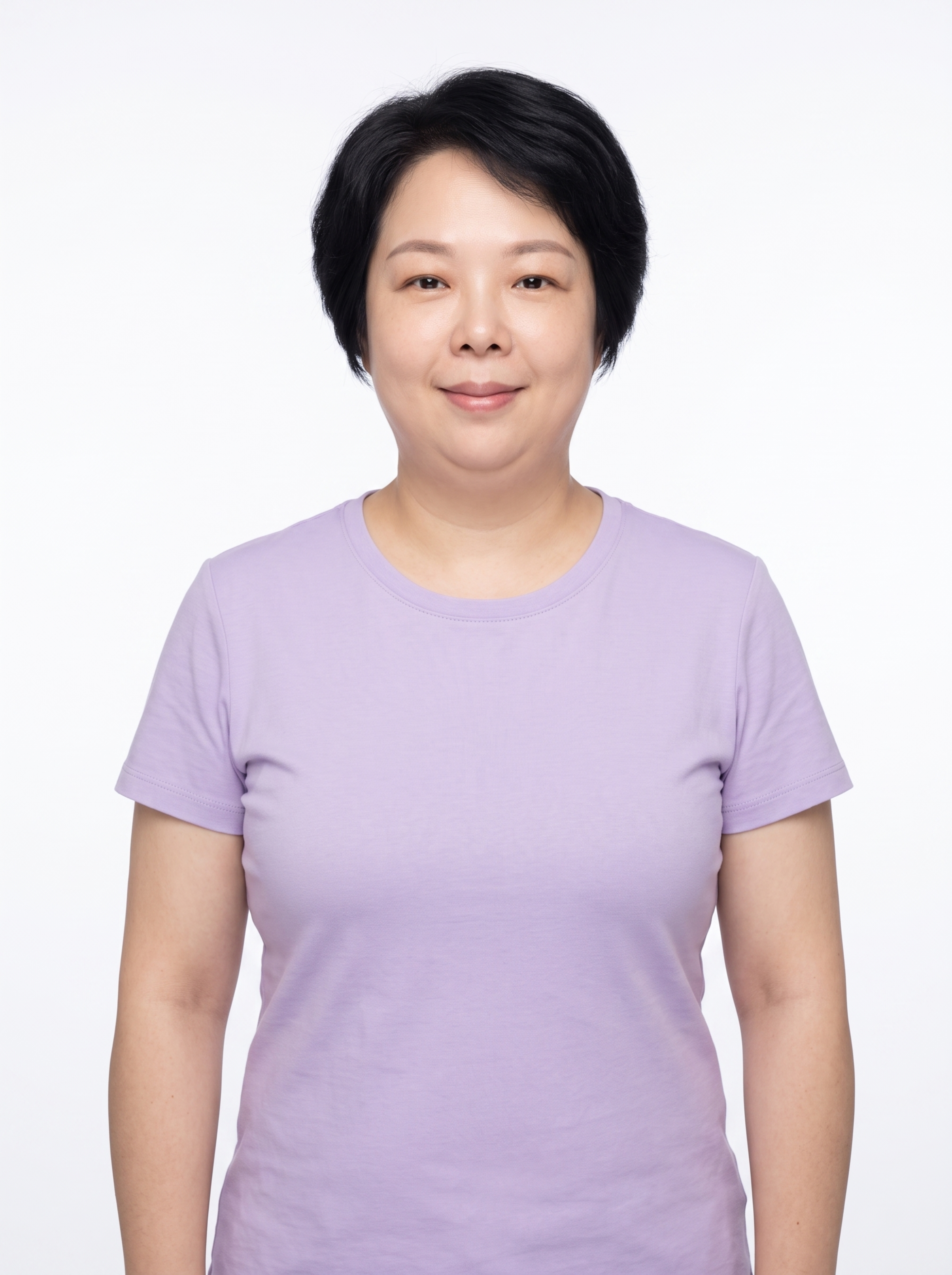 参考图中保留人物脸型、发型、年龄等特征生成高级月嫂的专业形象照… - 图片创意预览