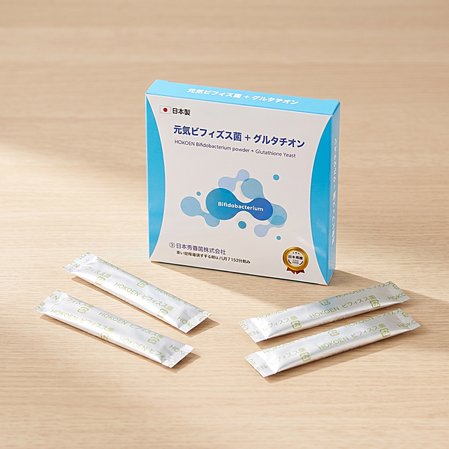 超写实商业产品摄影。
主体：保健品严格参照上传产品图，完整保留所有可见组件、轮廓、结构、比例、材质、颜色与产品本体上的文字信息，产品完整入画不裁切，背景无同类保健品包装。产品平稳放置于桌面，符合真实重力，包装无扭曲变形，文字清晰。
构图：45度俯拍，主体居中。
风格：极简干净风，电商商品展示。
场景：干净明亮的浅原木桌面。
配色 / 材质：浅原木色，哑光质感。
光影：清透自然光，主光从斜前方45度射入，整体明亮干净，阴影柔和，产品突出。
参数：4K超高清，商业质感。严格锁定宽高比为 1:1