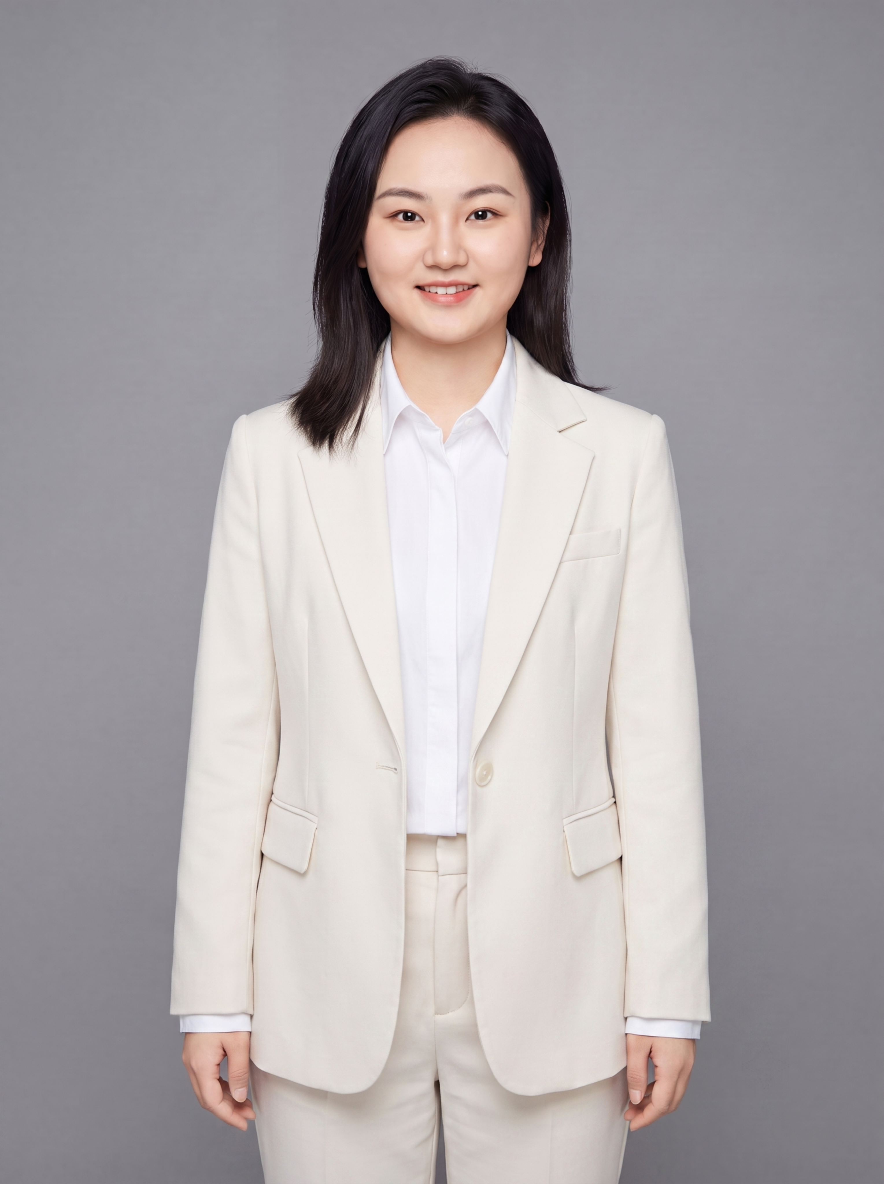 将西装颜色改为米白色，左手自然放下垂于身体一侧，右手也自然放下… - 图片创意预览