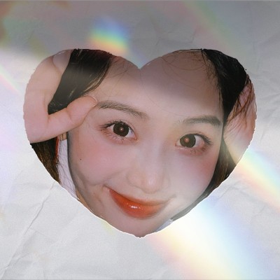 热点补充爱心少女自拍简约风plog模板