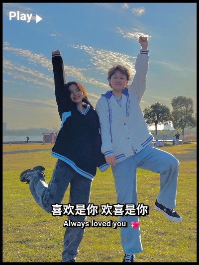 界面风情侣晒照简约风plog模板