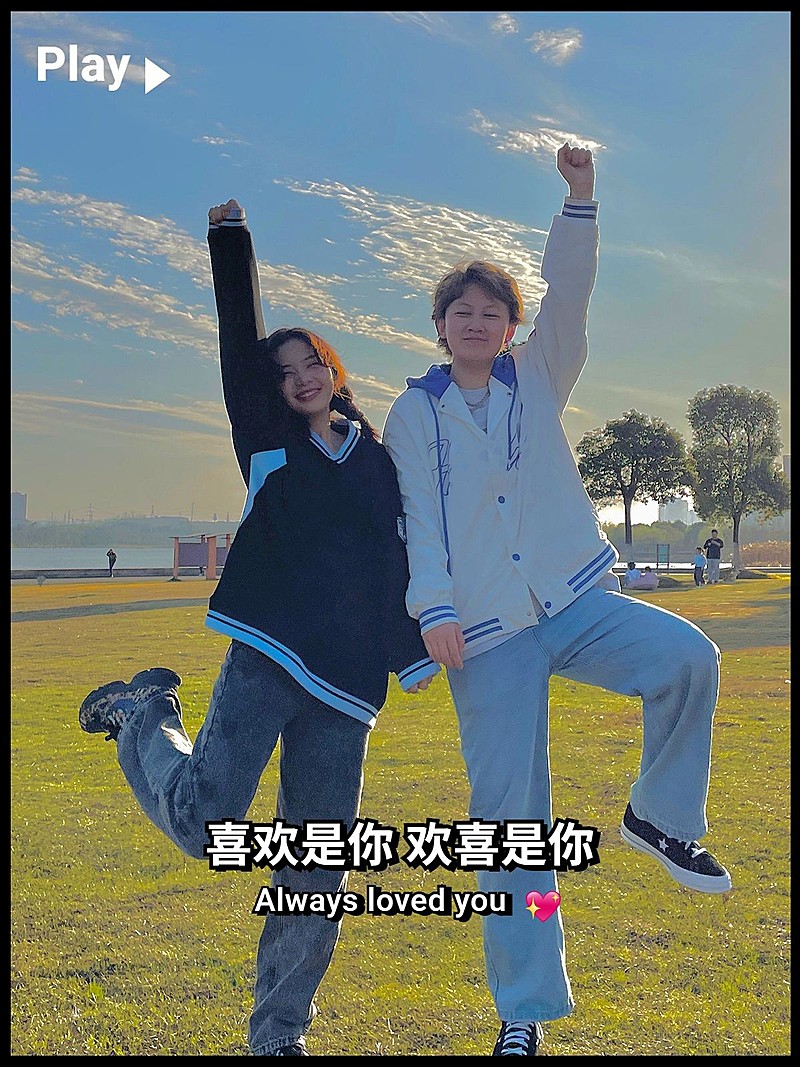 界面风情侣晒照简约风plog模板