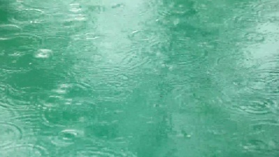 雨滴入池中