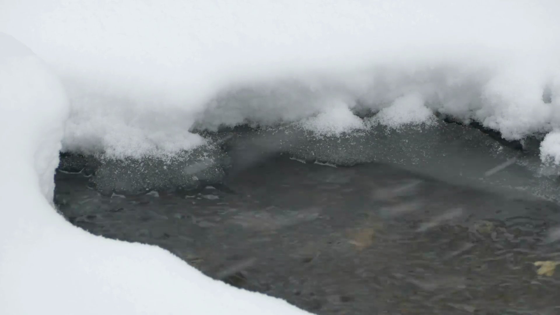 雪花和冰水