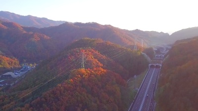 韩国秋季鸟瞰公路高速公路