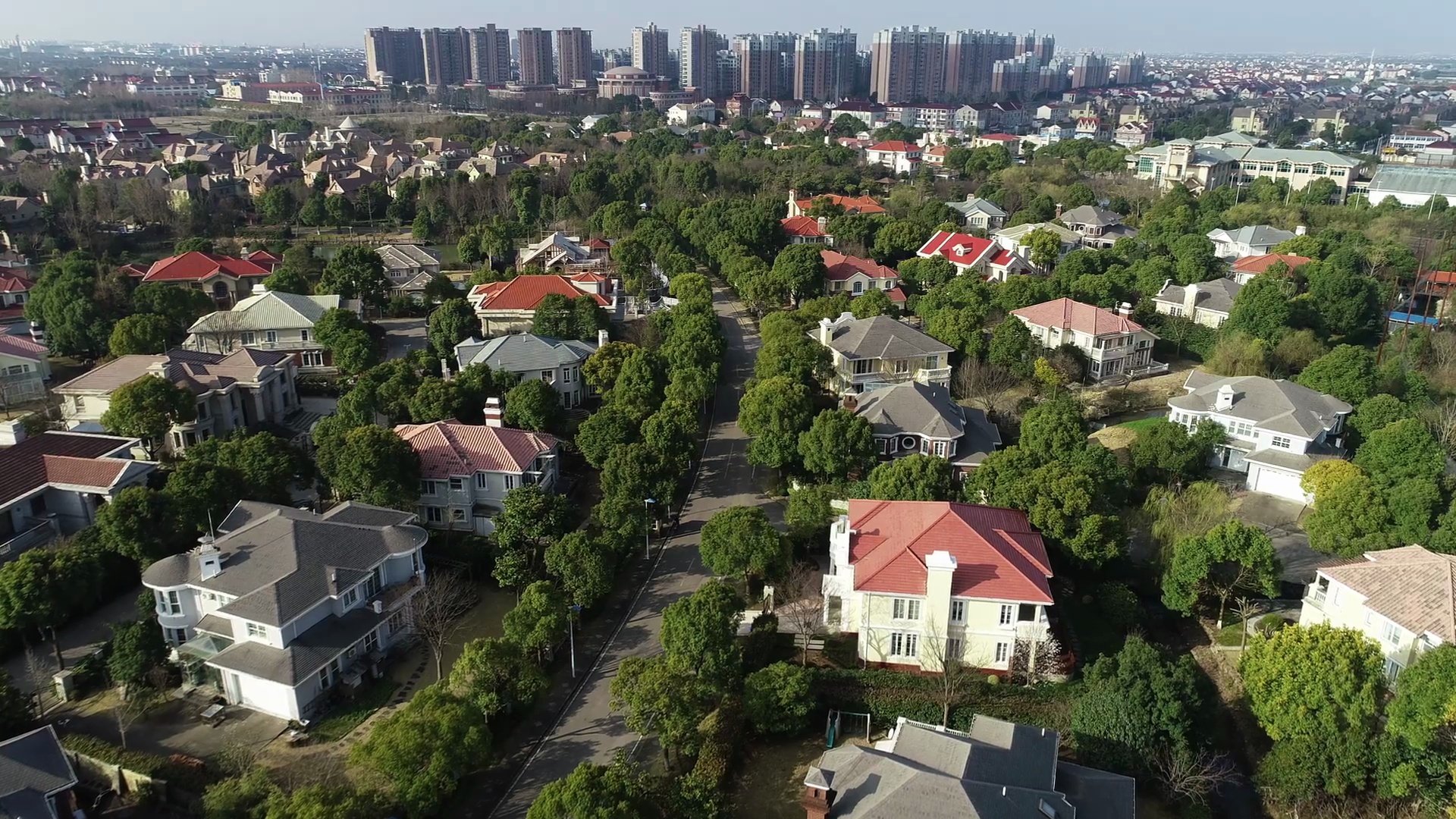 分离式复式住宅的实时鸟瞰