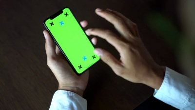 手用iPhone绿屏