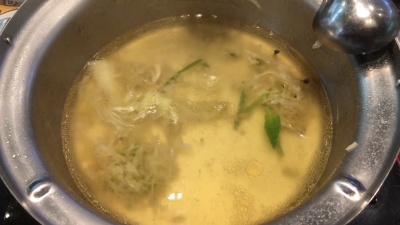 关闭sukiyaki在火锅晚餐美味
