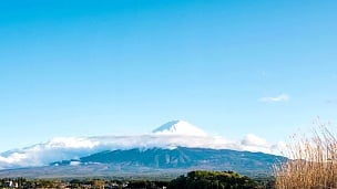 T/L Td富士山对蓝天，河口湖，日本
