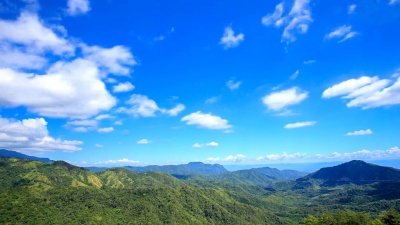 泰国Phetchabun Kao Kho的蓝天云山的 延时