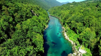 鸟瞰，飞越山河，飞越塔拉河