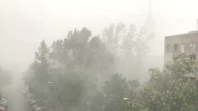 波兰城市暴雨伴随突如其来的暴风雨