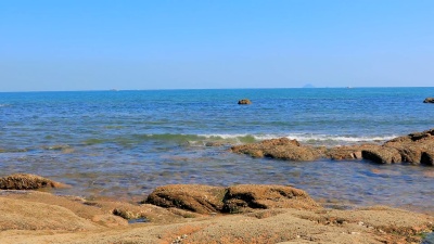 有岩石的海滩