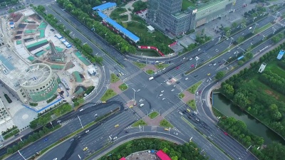 中国南京交通路口鸟瞰。俯视