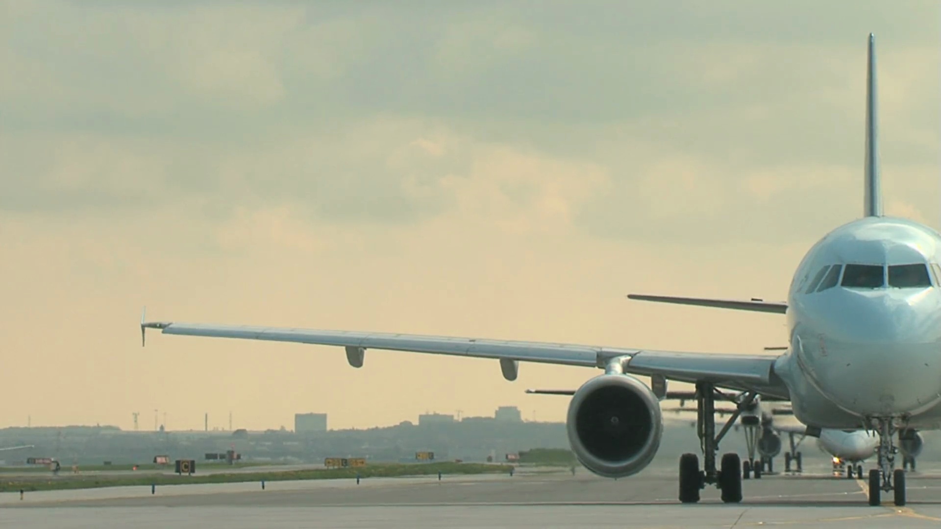 波音737飞机起飞空中客车等待滑行