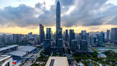 深圳现代建筑天际线从黄昏开始延时/深圳，中国。