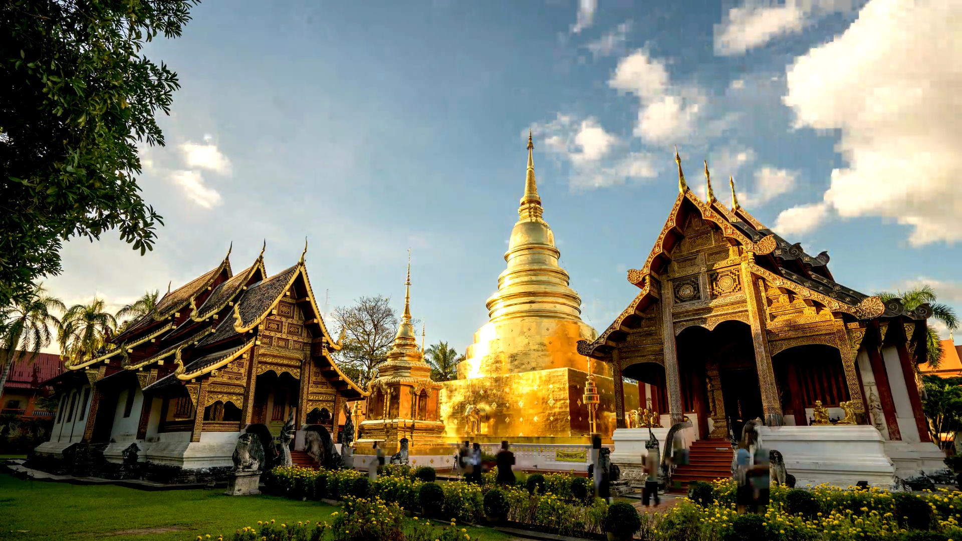 泰国清迈Wat Phra Sing寺庙延时摄影。