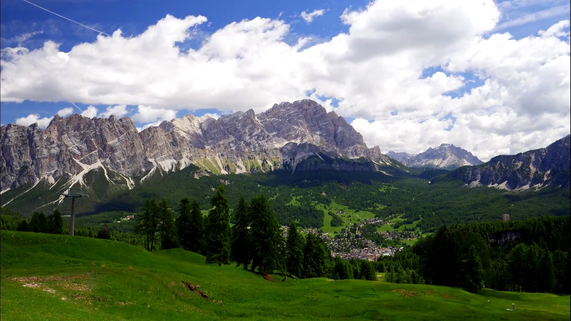 白云岩山脉的Cortina d‘Ampezzo