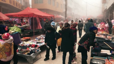 上午在中国元阳的本地市场