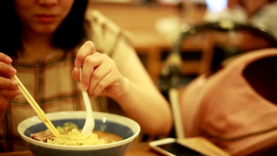 喜欢在日本餐馆吃拉面