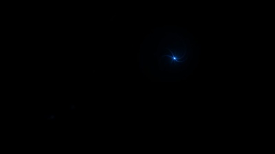 旋转蓝色数字光对黑色运动视频的效果。在太空中扭曲镜头光斑。