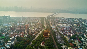 中国日落时间武汉市著名黄鹤交通道路河桥空中全景 延时摄影