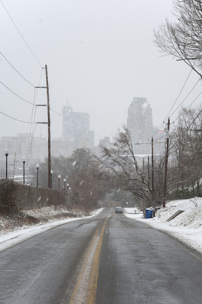 雪地里的罗利市中心