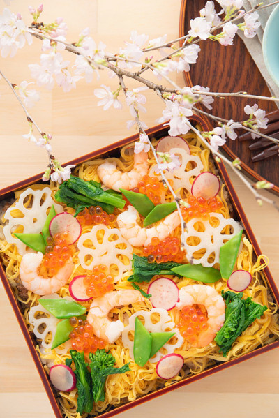 日本料理，五颜六色的Chirashi寿司