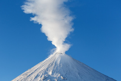 堪察加半岛:克柳切夫斯科伊火山喷发顶部