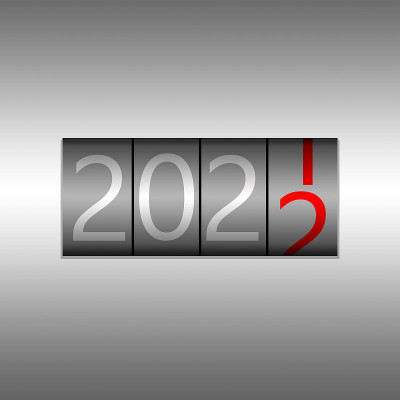 2022. 新年黑色里程表在黑色背景-新年2022设计，里程表风格与白色和红色的数字