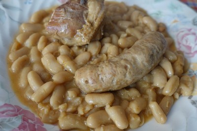 法式美食卡瑟勒豆焖鸭腿香肠