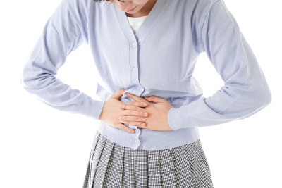 年轻女子遭受
胃疼