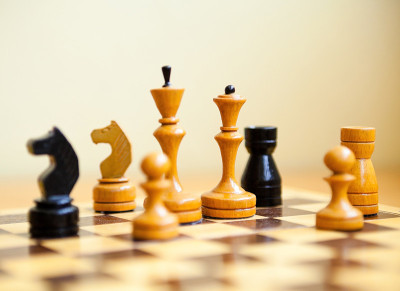 棋盘上的棋子。