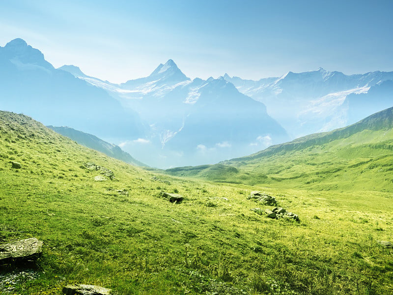 格林德沃山谷，瑞士第一山的山顶