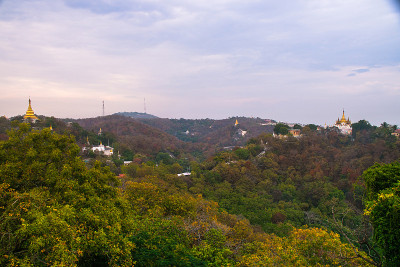 实皆山