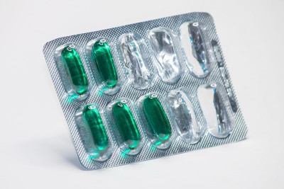 绿色药片包装药丸，治疗冠状病毒的基本药物