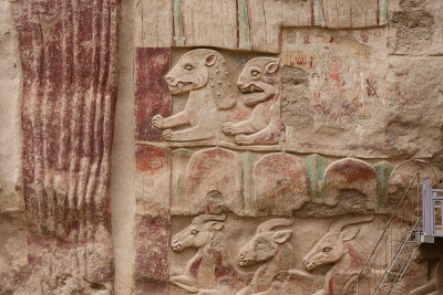 中国古代传统的甘肃天水巫山水幕洞窟腊少寺石窟浮雕