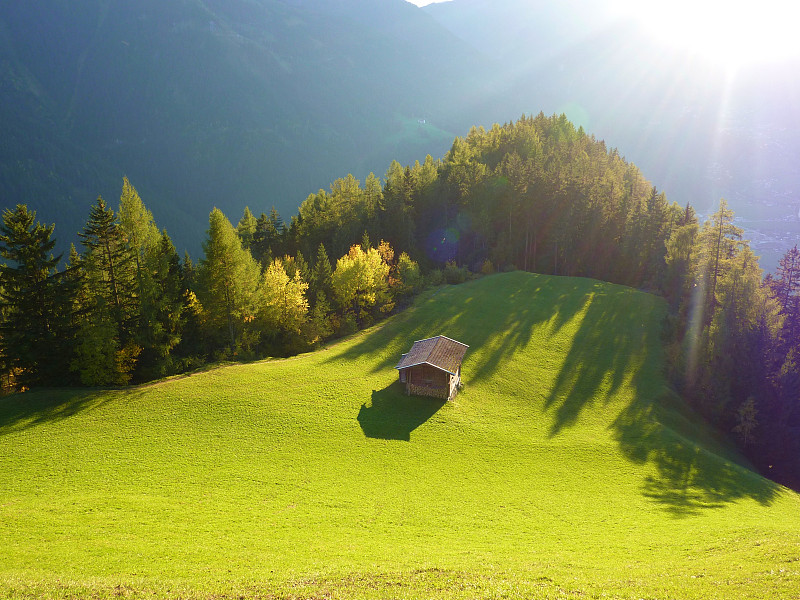 秋天的高山小屋