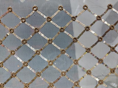 在传统织物上手工制作