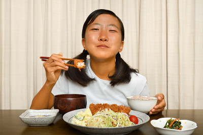 日本女孩喜欢吃晚餐