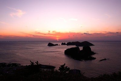 岛屿，岛屿，济州岛，无人居住的岛屿，悬崖，大海，海浪，无人居住的岛屿，潜艇，熔岩，旅游景点，游轮，日