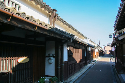 柏原市今出町沿街的日本老木屋
