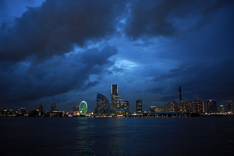 横滨港人未来夜景风暴后