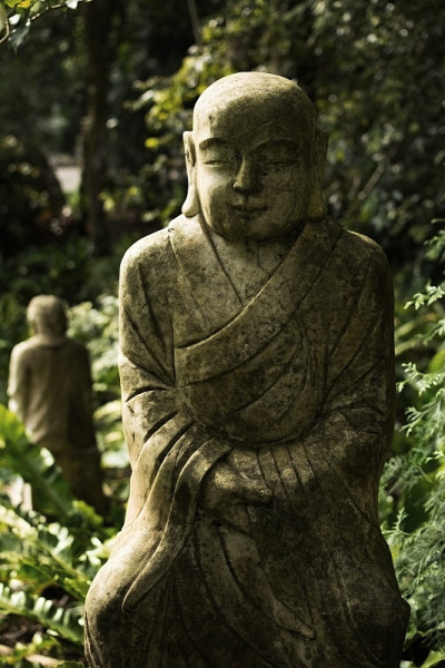 地藏菩萨雕像被毁