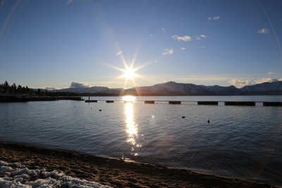 风景优美，从海岸俯瞰太浩湖。