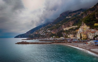 在意大利旅行。阿马尔菲海岸与大海
